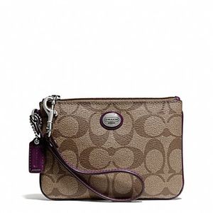 NWT Coach Peyton Signature Wristlet F50142